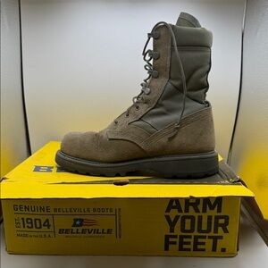 Belleville Tactical boot women’s 7 Sage green Shelves